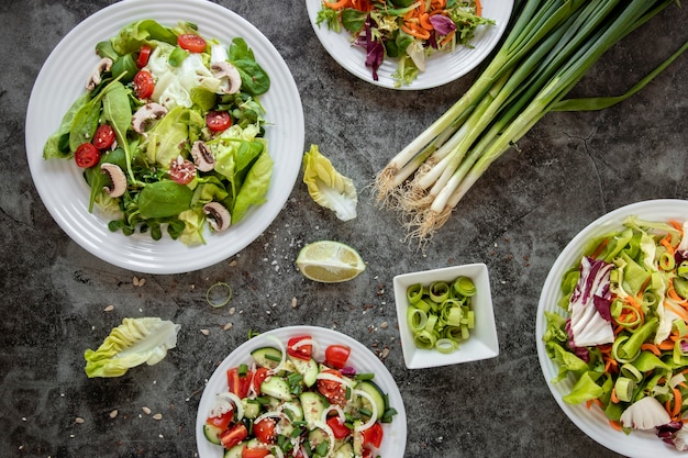 Kostenloses Foto draufsicht gesunde salatsammlung