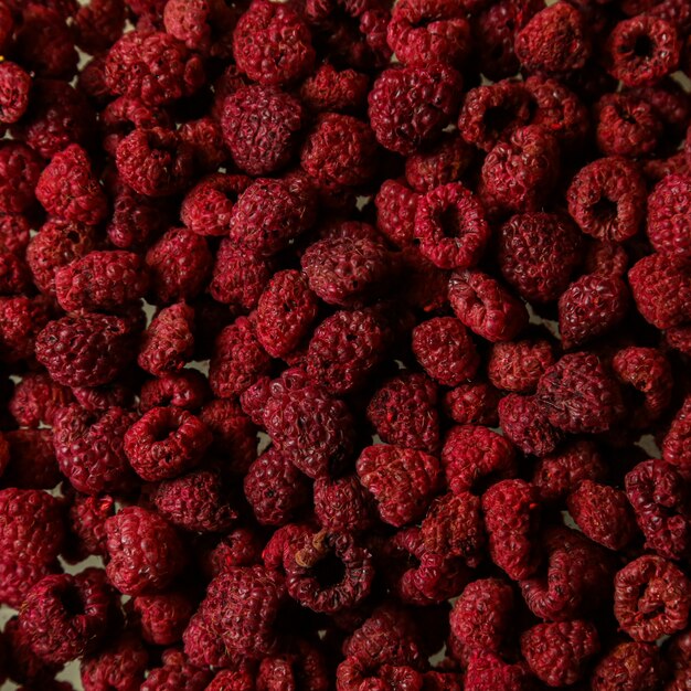 Draufsicht getrocknete Himbeeren