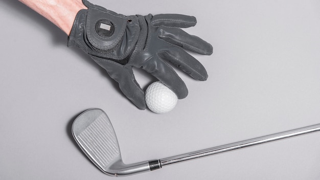 Draufsicht Hand mit Golfball