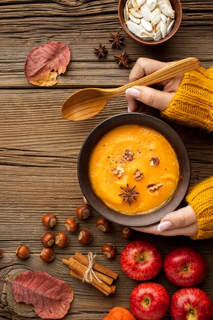 Draufsicht Herbstnahrung Kürbissuppe