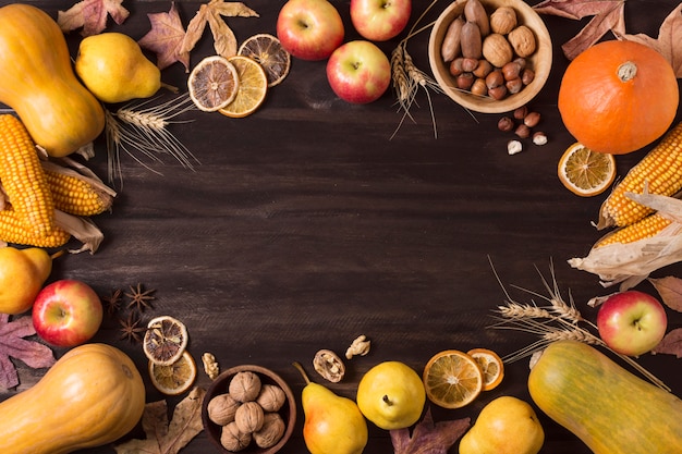 Draufsicht Herbstnahrungsmittel kreisförmigen Rahmen