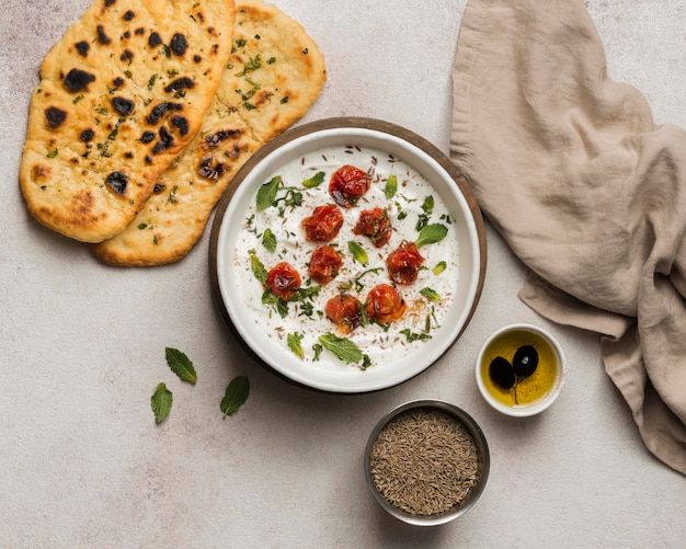 Draufsicht indische Schüssel mit Pita