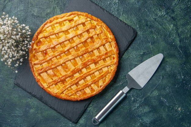 Draufsicht köstliche Geleekuchen auf dunkelblauem Hintergrund