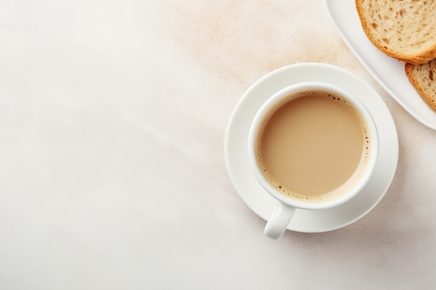 Kostenloses Foto draufsicht köstliche kaffeetasse drinnen