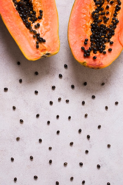 Draufsicht köstliche Papaya auf dem Tisch