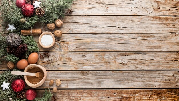 Draufsicht köstliche Weihnachtsgeschenke mit Kopienraum