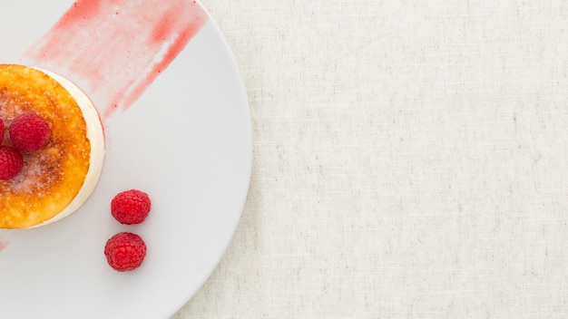 Draufsicht köstliches Dessert mit Kopierraum