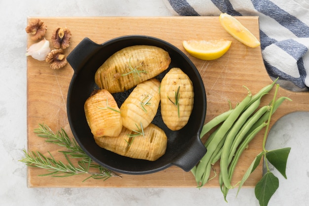 Draufsicht köstliches Essen in der Schüssel