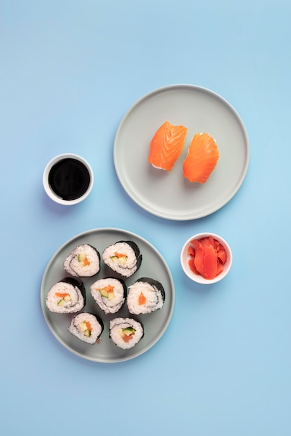 Draufsicht köstliches Sushi-Arrangement