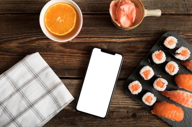 Kostenloses Foto draufsicht kopieren einfügen mit sushi