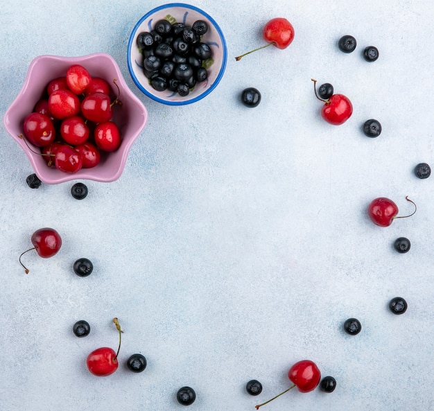 Draufsicht kopieren Raumkirsche mit Blaubeeren