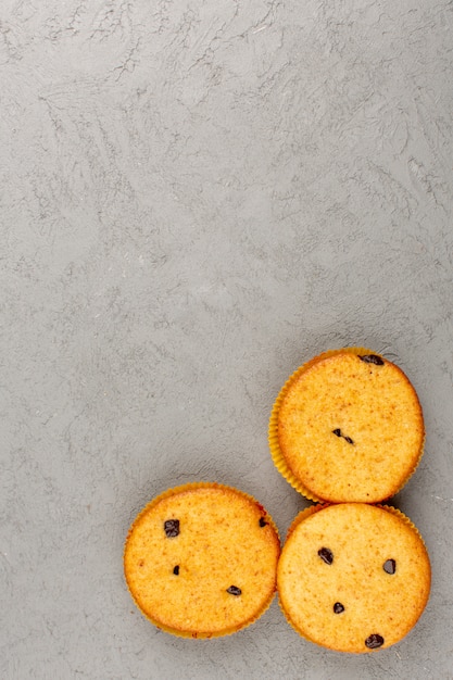 Draufsicht Kuchen süß lecker lecker rund auf dem grauen Boden