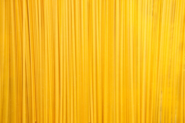 Draufsicht lange italienische Pasta roh auf hellem Hintergrund