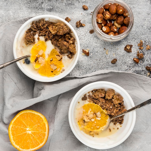 Draufsicht leckere Frühstücksschalen mit Früchten