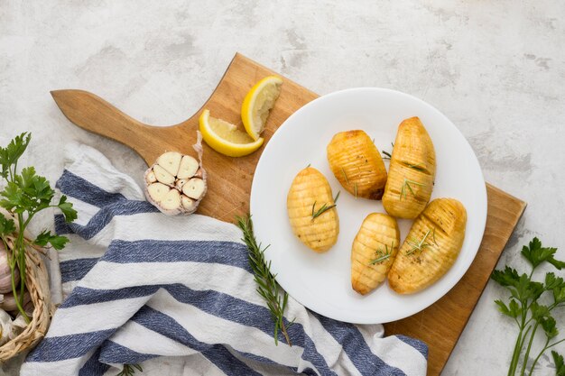 Draufsicht leckere Kartoffeln auf Teller