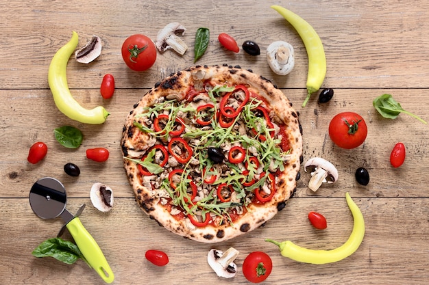 Kostenloses Foto draufsicht leckere pizza mit pfeffer