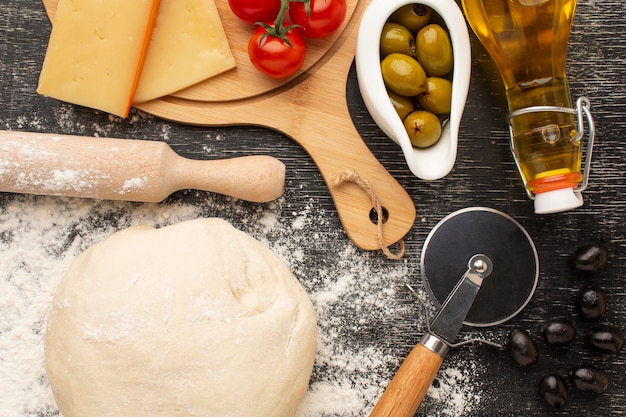 Draufsicht leckere Pizza Zutaten