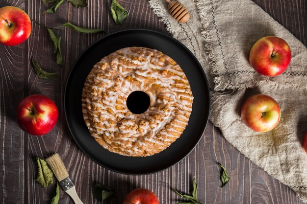 Draufsicht leckeren gebackenen Kuchen auf dem Tisch