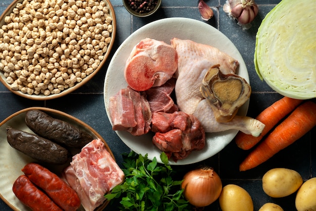 Draufsicht leckeres Essen auf dem Tisch