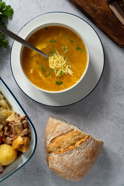 Draufsicht leckeres Essen auf dem Tisch