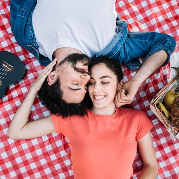 Draufsicht Liebe und Picknick-Konzept