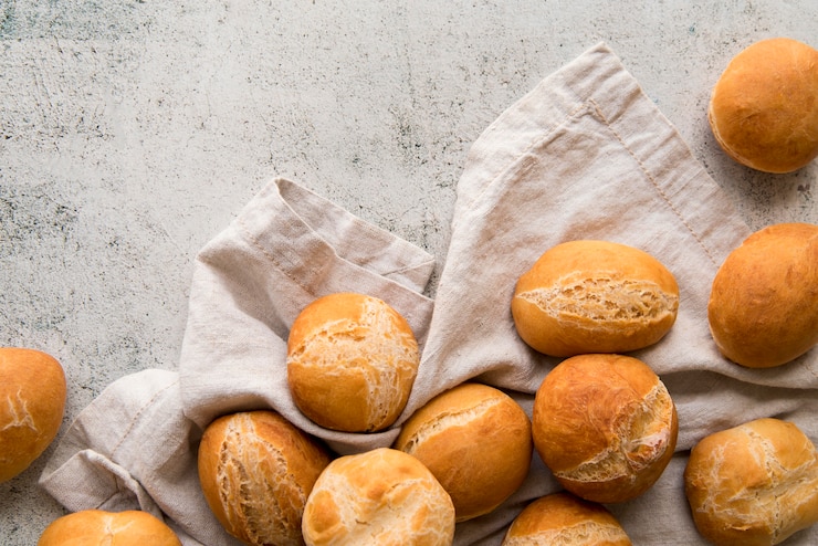 Kostenlose Foto draufsicht mischung von brötchen