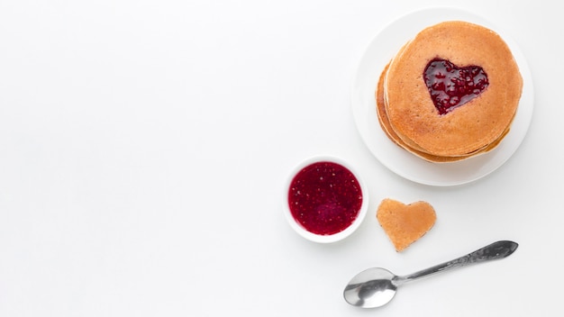 Draufsicht Obstmarmelade mit Pfannkuchen