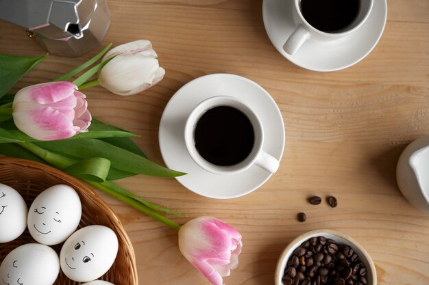 Draufsicht Ostern Kaffee Dekorationen Stillleben