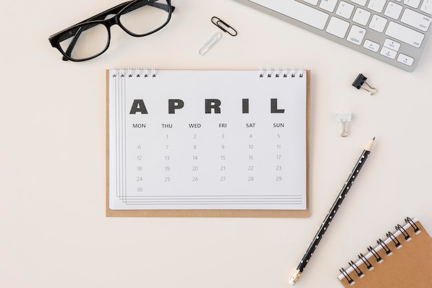 Draufsicht Planer April Kalender