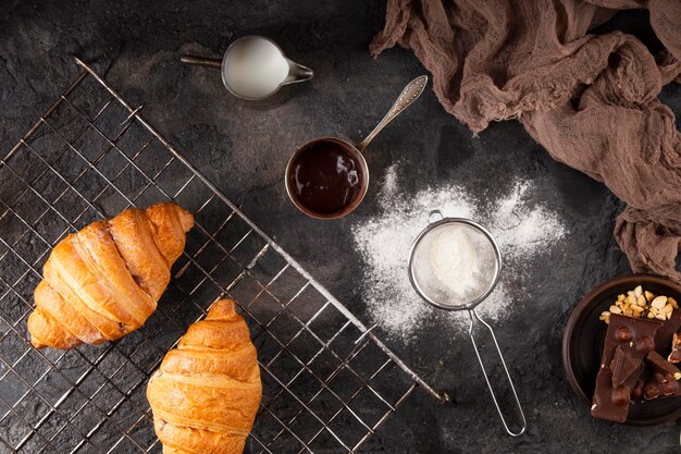 Draufsicht süße Croissants Anordnung