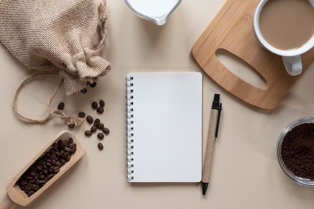 Draufsicht Tassen Kaffee auf Tisch