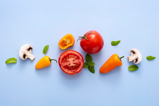 Draufsicht Tomaten, Pilze und Paprika