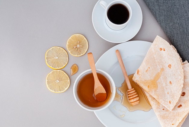 Draufsicht Tortillas mit hausgemachtem Honig