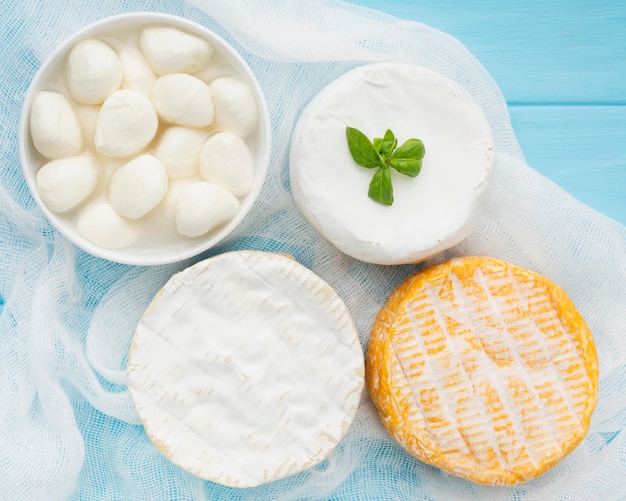 Draufsicht Vielzahl von Gourmetkäse auf dem Tisch