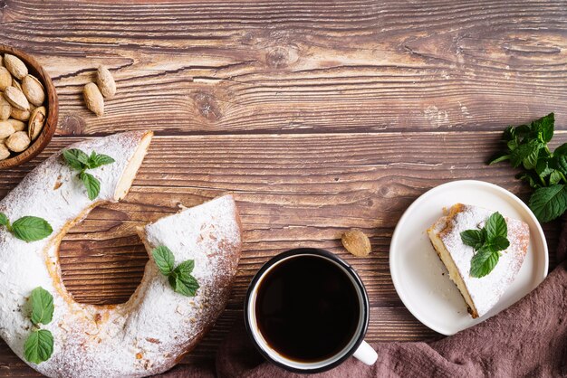 Draufsicht von Dreikönigstagsdesserts mit Kopierraum