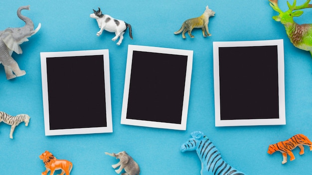 Draufsicht von Fotos mit Tierfiguren für Tiertag