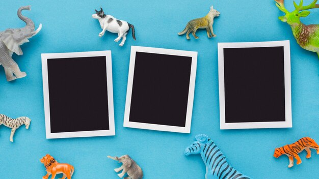 Draufsicht von Fotos mit Tierfiguren für Tiertag