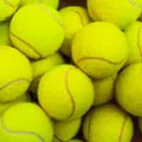 Kostenloses Foto draufsicht von grünen tennisbällen