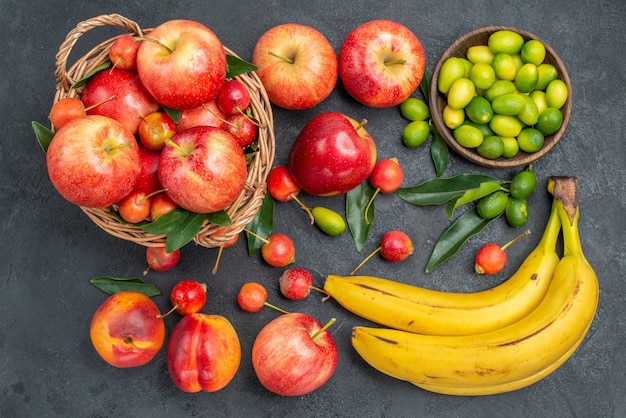 Draufsicht von weitem Früchte Nektarinen Mandarinen Kirschen Äpfel Zitrusfrüchte Bananen