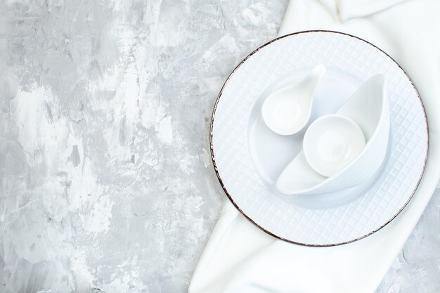 Draufsicht weiße Platte auf weißem Hintergrund Farbe Küche Essen Essen Küche Glas