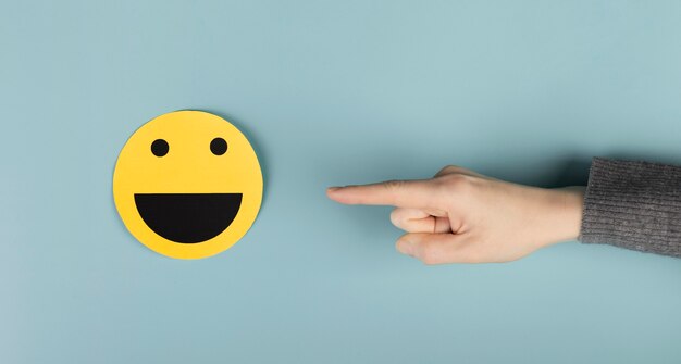 Draufsichtanordnung mit einer Smiley-Emoji-Karte