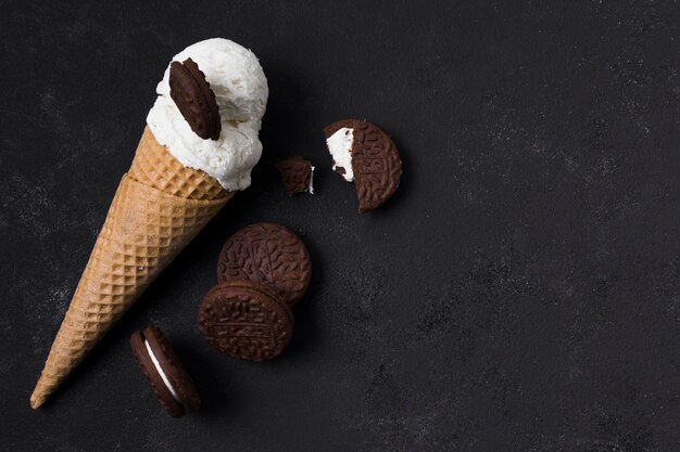 Draufsichteiscreme mit Schokoladenplätzchen