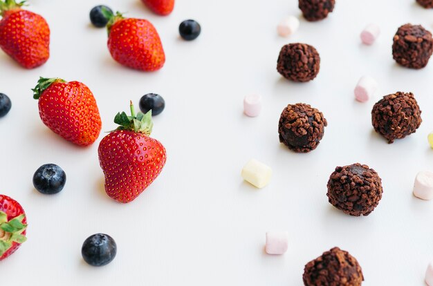 Draufsichterdbeeren gegen Schokoladen