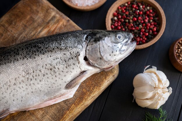 Draufsichtfisch bereit, gekocht zu werden