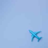 Kostenloses Foto draufsichtflugzeug mit kopierraum