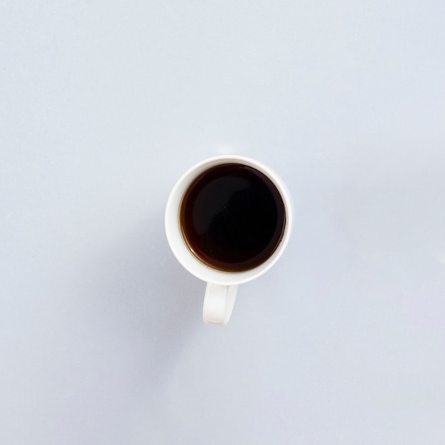 Draufsichtkaffeetasse mit grauem Hintergrund