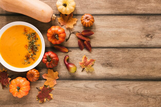 Draufsichtkürbissuppe mit Kopienraum