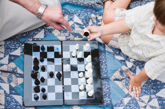 Draufsichtpicknick mit Schachspiel