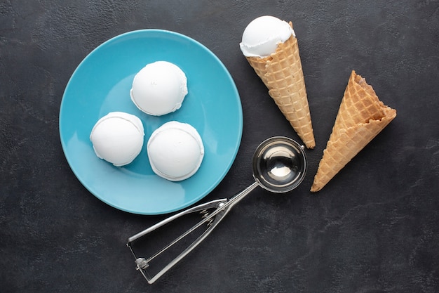 Kostenloses Foto draufsichtplatte mit eisbechern