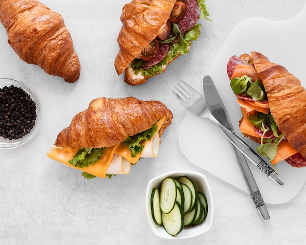 Kostenloses Foto draufsichtsortiment der köstlichen sandwiches mahlzeit